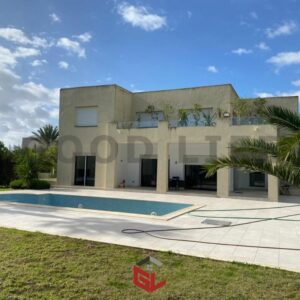 Villa S+5 avec piscine et jardin à Gammarth