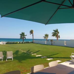 Villa pieds dans l&rsquo;eau richement meublée à Maamoura Plage