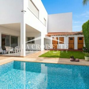 Villa S+5 avec piscine à La Soukra MVL1395