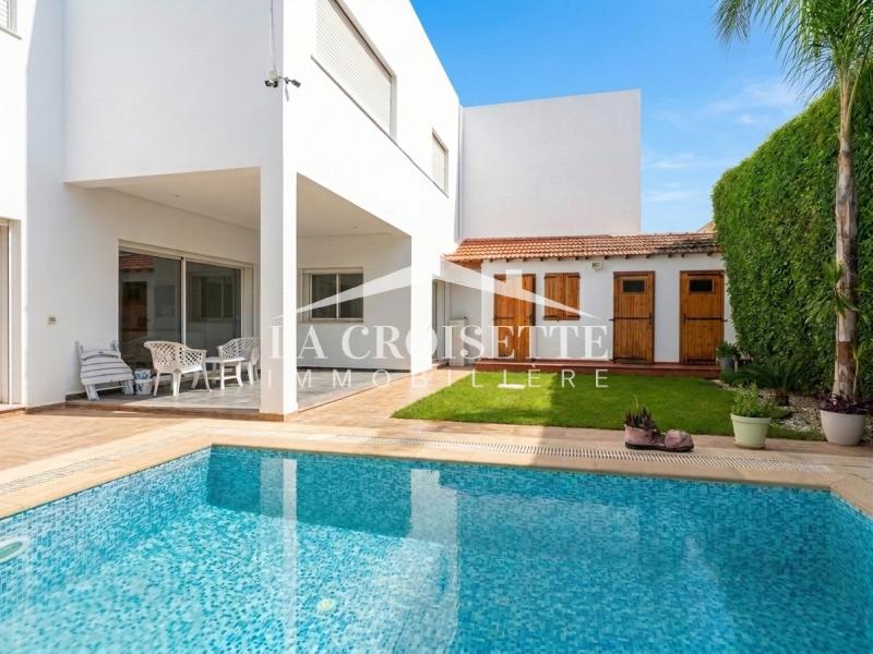 Villa S+5 avec piscine à La Soukra MVL1395