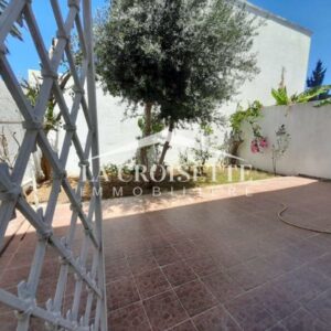 Triplex S+5 avec jardin à Gammarth MTRL0115