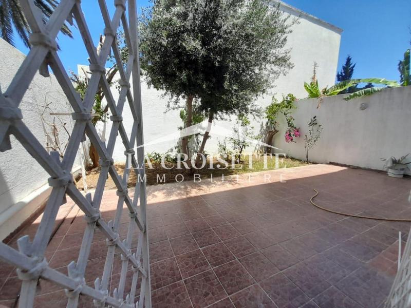 Triplex S+5 avec jardin à Gammarth MTRL0115