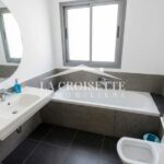 Photo-9 : Rez-de-chaussée de villa S+3 meublé avec piscine au Lac 2 MRCL0359
