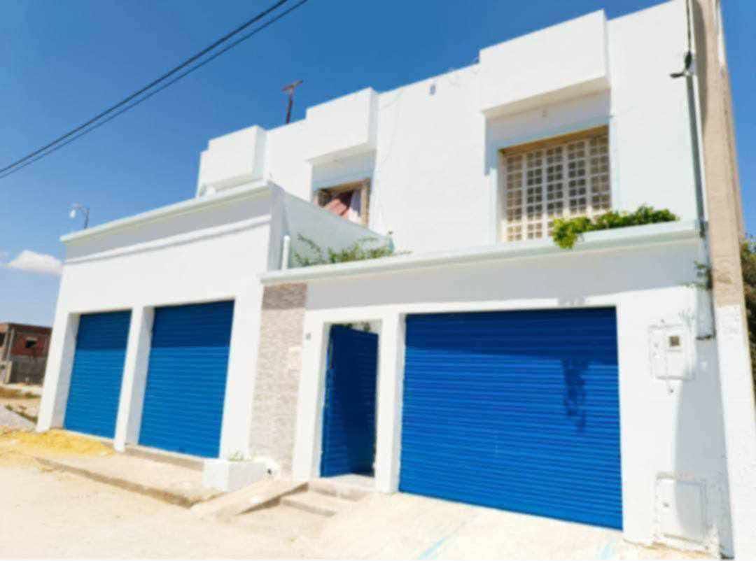 Investissement villa + maison secondaire + 2 locaux