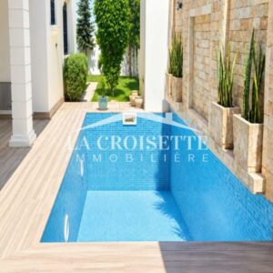 Villa S+4 avec piscine à La Soukra MVL0140
