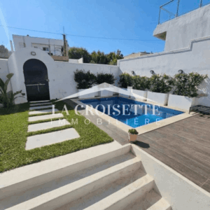Villa S+2 avec jardin et piscine à Gammarth MVL0136