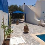 Photo-12 : Maison bien entretenue avec piscine