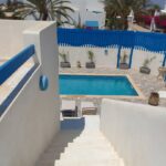 Photo-2 : Maison bien entretenue avec piscine