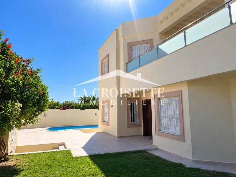 Villa S+4 avec piscine à Gammarth MVL0154