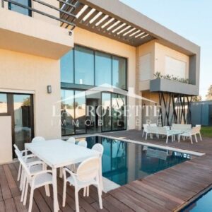 Villa S+4 avec piscine vide ou meublée à La Soukra MVL0166