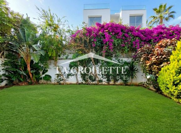 Villa S+3 avec jardin à Gammarth ZVL1666
