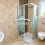 Photo-8 : Triplex S+4 avec piscine à La Soukra MTRL0112